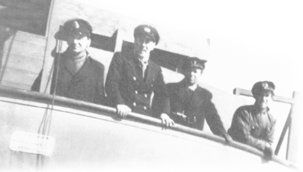 Captain Trovik and his crew onboard Odfjell's M/T Lind in 1942